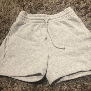 Aritzia
Cozy Fleece Boyfriend Mid-Thigh Sweatshort
